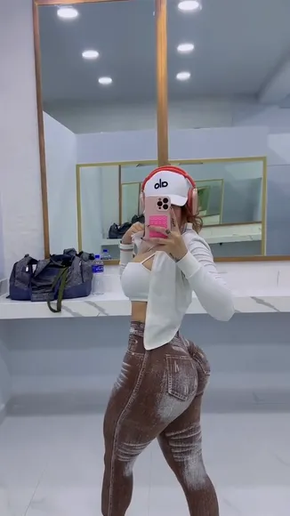 _adiirgg Tight Jeans Ass Pose OnlyFans Video Leaked