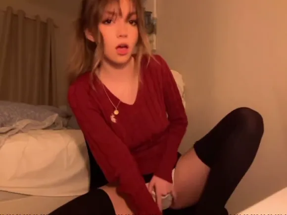 _maybunny Thigh High Stockings Tease OnlyFans Video Leaked
