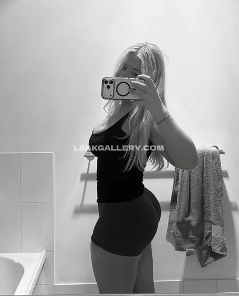 _miaunderhill_ Exclusive Leaked Nude OnlyFans #13144718