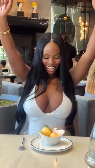 _misslexiii Deep V White Dress OnlyFans Video Leaked