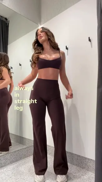 Aaliaschembrii Tight Pants Ass Pose OnlyFans Video Leaked