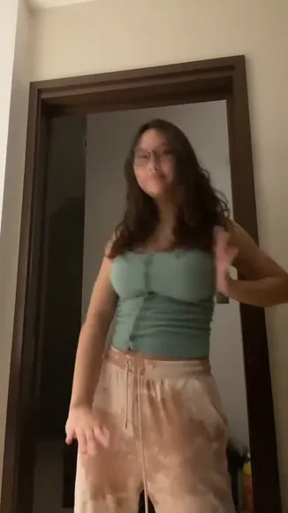 Ababieeeee Tight Top Hip Sway OnlyFans Video Leaked