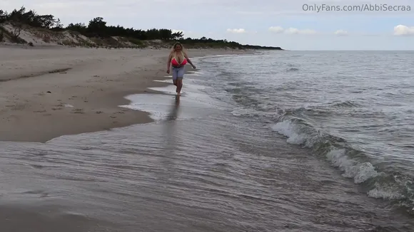 Abbi_secraa Pink Bikini Top Tease OnlyFans Video Leaked