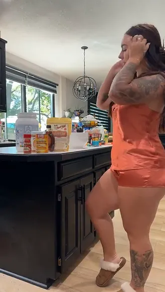 Abby Berner Silk Pajama Set Tease OnlyFans Video Leaked
