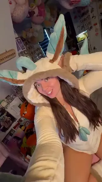 Abby Berner Furry Hoodie Tease OnlyFans Video Leaked