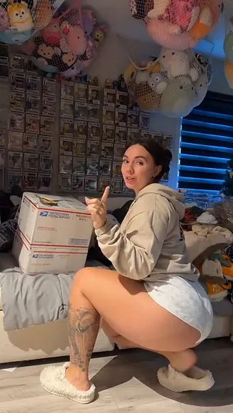 Abby Berner Thong Under Hoodie Squat OnlyFans Video Leaked