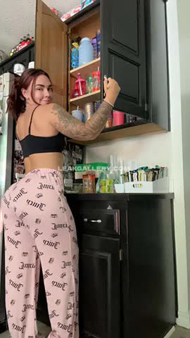 Abby Berner Tattooed Back In Crop Top OnlyFans Photo Leaked