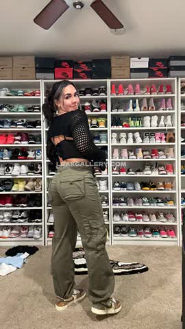 Abby Berner Cargo Pants Ass Pose OnlyFans Photo Leaked