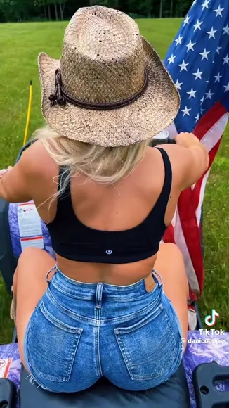 Abbylynnxxx Tight Jeans Ass View OnlyFans Video Leaked