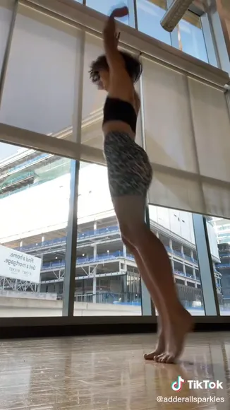 Adderallsparkles Leopard Shorts Ass Flex OnlyFans Video Leaked