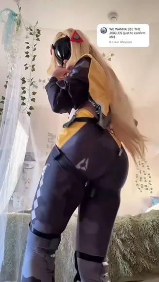 aechka.cosplay video thumbnail