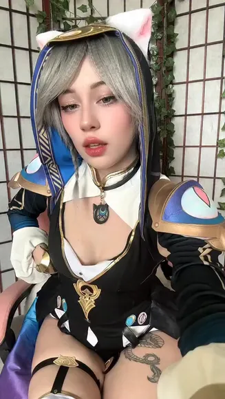aechka.cosplay video thumbnail