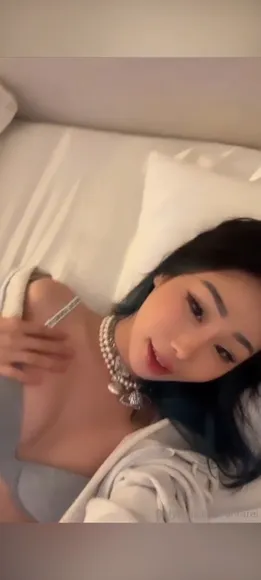 Ahrarei Low-Cut Top Tease OnlyFans Video Leaked