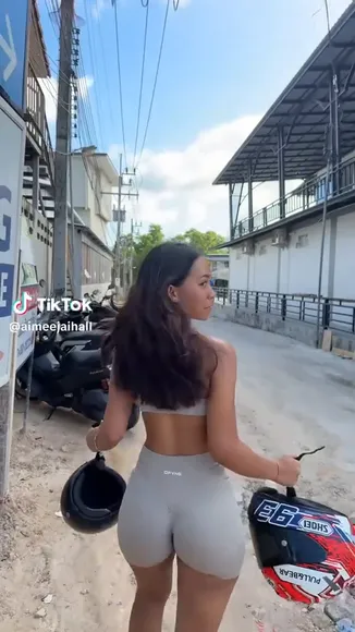 Aimeejaihall Tight Shorts Ass Walk OnlyFans Video Leaked