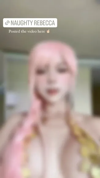 Akari Cos Pink Hair Bikini Tease OnlyFans Video Leaked
