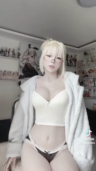 Akari Cos Lace Panties Under Robe OnlyFans Video Leaked