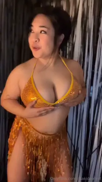 Akidearest Gold Fringe Bikini Dance OnlyFans Video Leaked