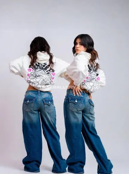 Alanafloresfhttps Denim Jeans Ass Pose OnlyFans Photo Leaked