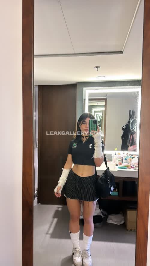 Alanafloresfhttps Short Skirt Tease OnlyFans Photo Leaked