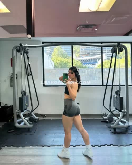 Alanafloresfhttps Gym Shorts Ass Pose OnlyFans Photo Leaked
