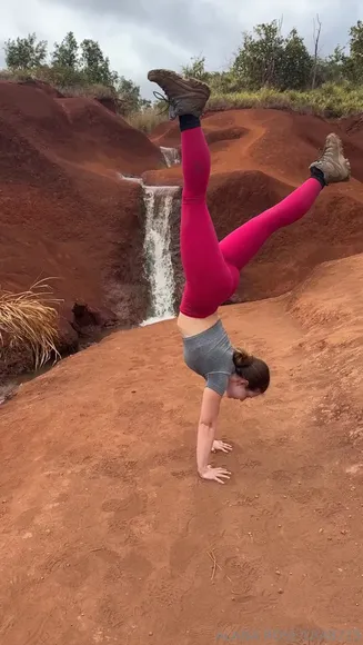 Alanarose8 Handstand In Pink Leggings OnlyFans Video Leaked