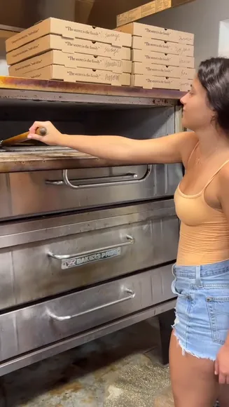 Aleaarose Denim Shorts Pizza Prep OnlyFans Video Leaked