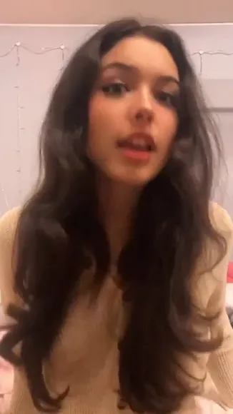 Alee_babe Crop Cardigan Tease OnlyFans Video Leaked