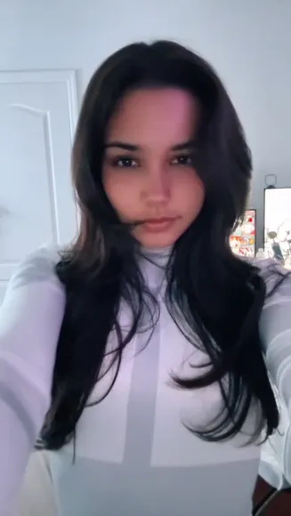 Alee_babe High Slit Leg Tease OnlyFans Video Leaked