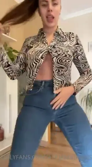 Alejamadness Zebra Shirt Tease OnlyFans Video Leaked