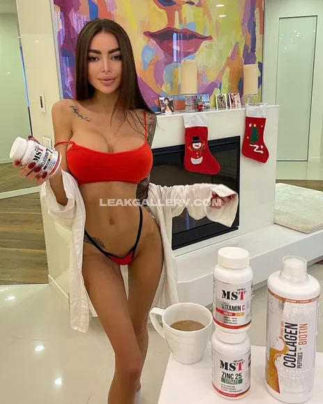 alena_omovych