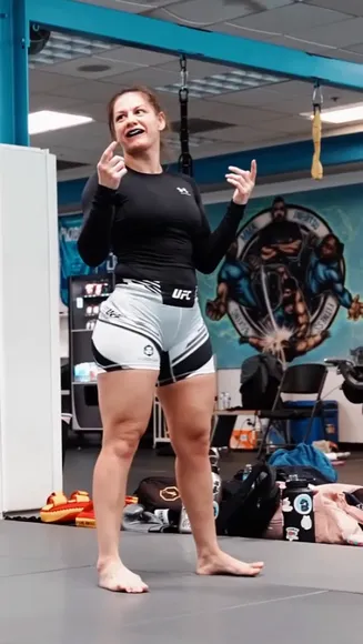 Aliceardelean Tight Shorts Booty Flex OnlyFans Video Leaked