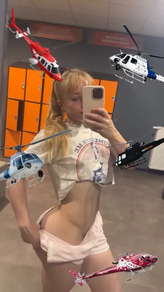 Aline_dessine Bare Ass Cheek Tease OnlyFans Video Leaked