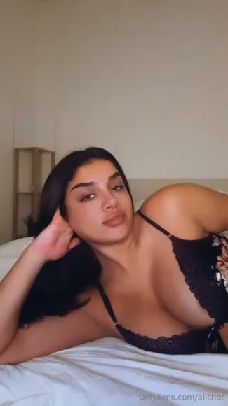 Alishbasheikh Lace Bra Tease OnlyFans Video Leaked