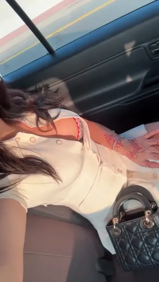 Alishbasheikh Low-Cut Shirt Tease OnlyFans Video Leaked