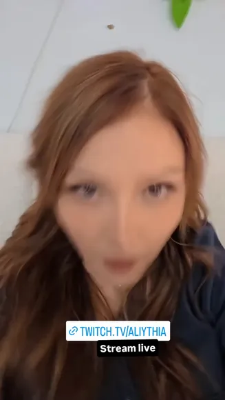 Aliythia Close-Up Face Tease OnlyFans Video Leaked