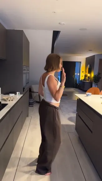 Alliesherlock White Tank Top Tease OnlyFans Video Leaked