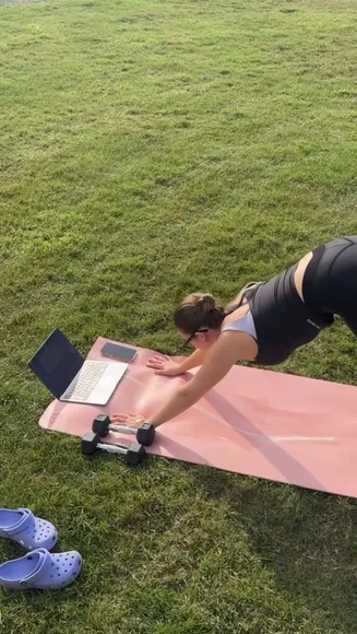 Alliesherlock Yoga Mat Booty Pose OnlyFans Video Leaked