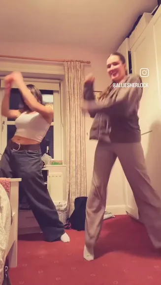Alliesherlock Dancing In Baggy Pants OnlyFans Video Leaked