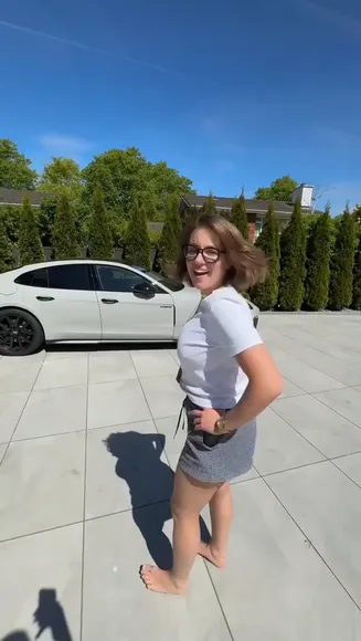Alliesherlock Short Skirt Tease OnlyFans Video Leaked