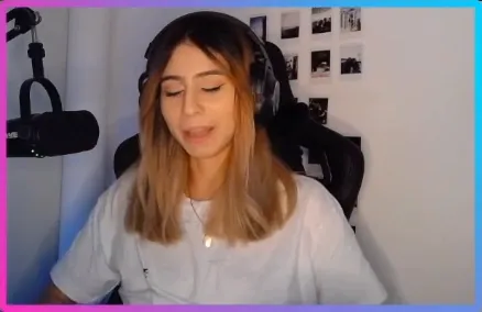 Aloonea Casual White Tee Flex OnlyFans Video Leaked