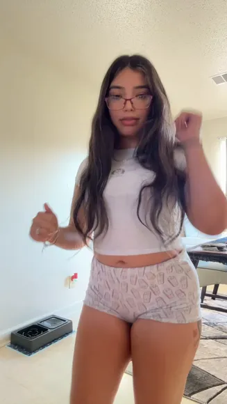 Aly_cgd2 Shorts And Crop Top OnlyFans Video Leaked