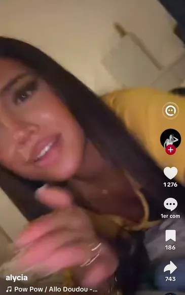 Aly_cia Smiling Close Up Shot OnlyFans Video Leaked