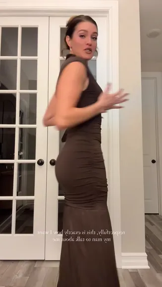 Alyshanewman Formfitting Dress Pose OnlyFans Video Leaked