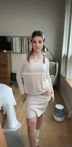 Amanda_cerny Skirt Lift Tease OnlyFans Photo Leaked
