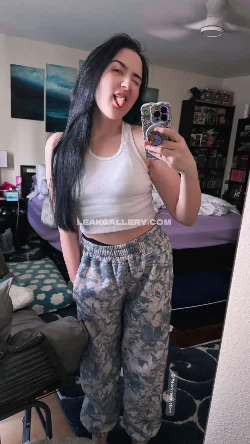 Amariebythesea White Crop Top Tease OnlyFans Photo Leaked