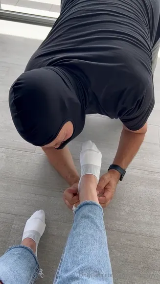 Amberbunnyyz Ripped Jeans Tease OnlyFans Video Leaked