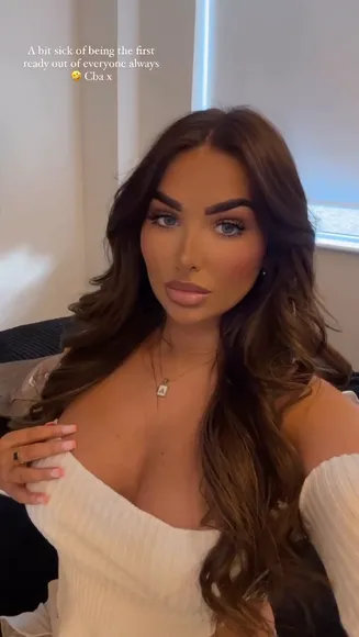 Ambsphillips Low-Cut Sweater Tease OnlyFans Video Leaked