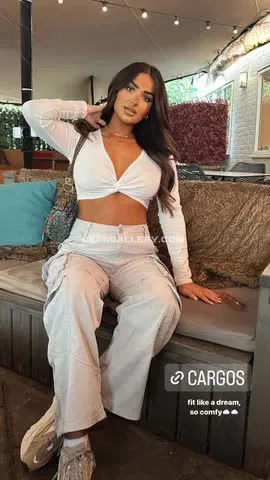 Ambsphillips White Crop Top Pose OnlyFans Photo Leaked