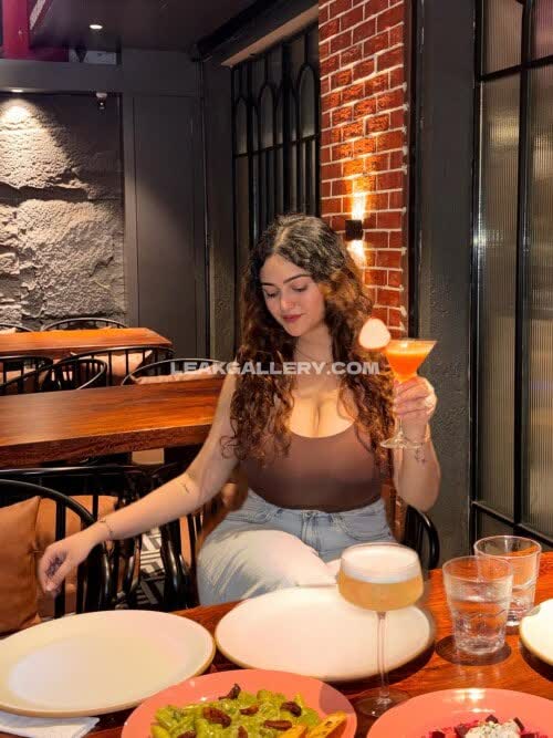 Ambujanaik Low-Cut Top Dining OnlyFans Photo Leaked