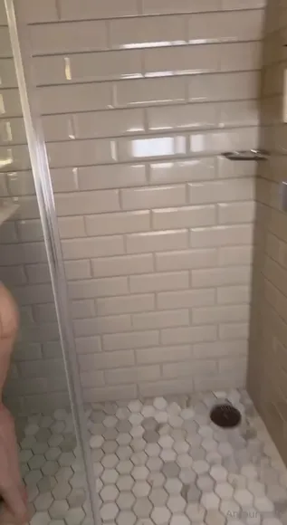 amouranth video thumbnail